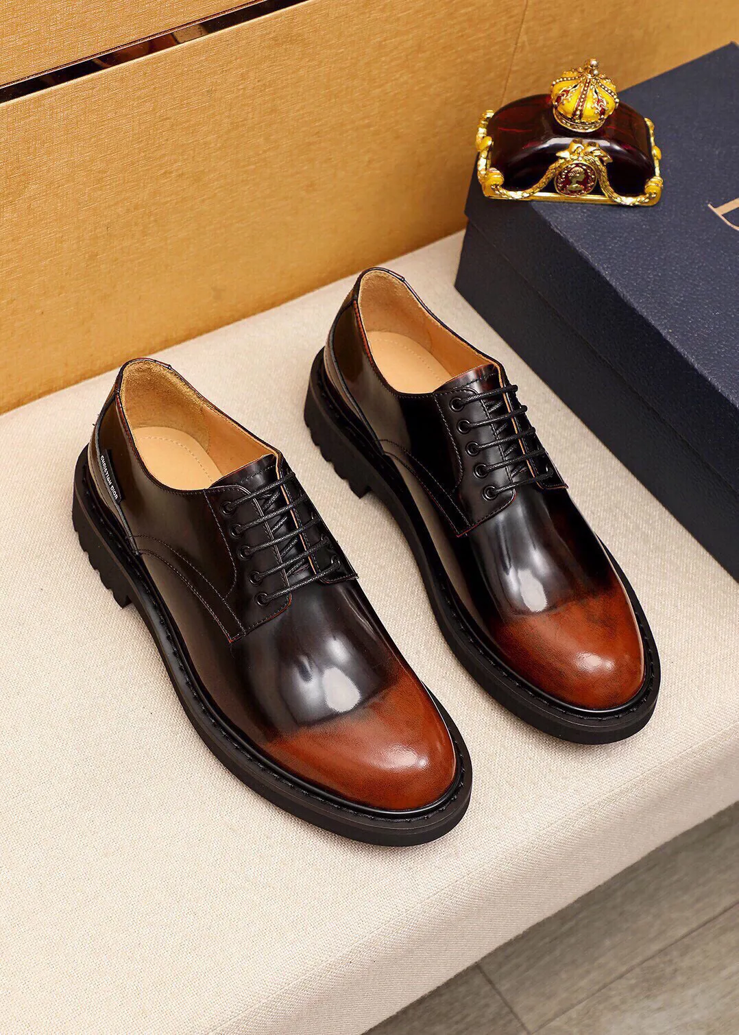 Men's shoes 💰580💐 Product trademark: Dior "Dior" business leather shoes Regular size: 39-44 (38.45🉑️customized) Product materials: Selected Italian imported first-layer open-edge beaded cowhide upper, imported water-dyed 🐂 cowhide lining. Strong three-dimensional visual effect, original outsole Color: 3 colors optional